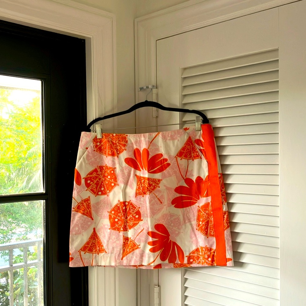 Lilly Pulitzer skirt in good condition.